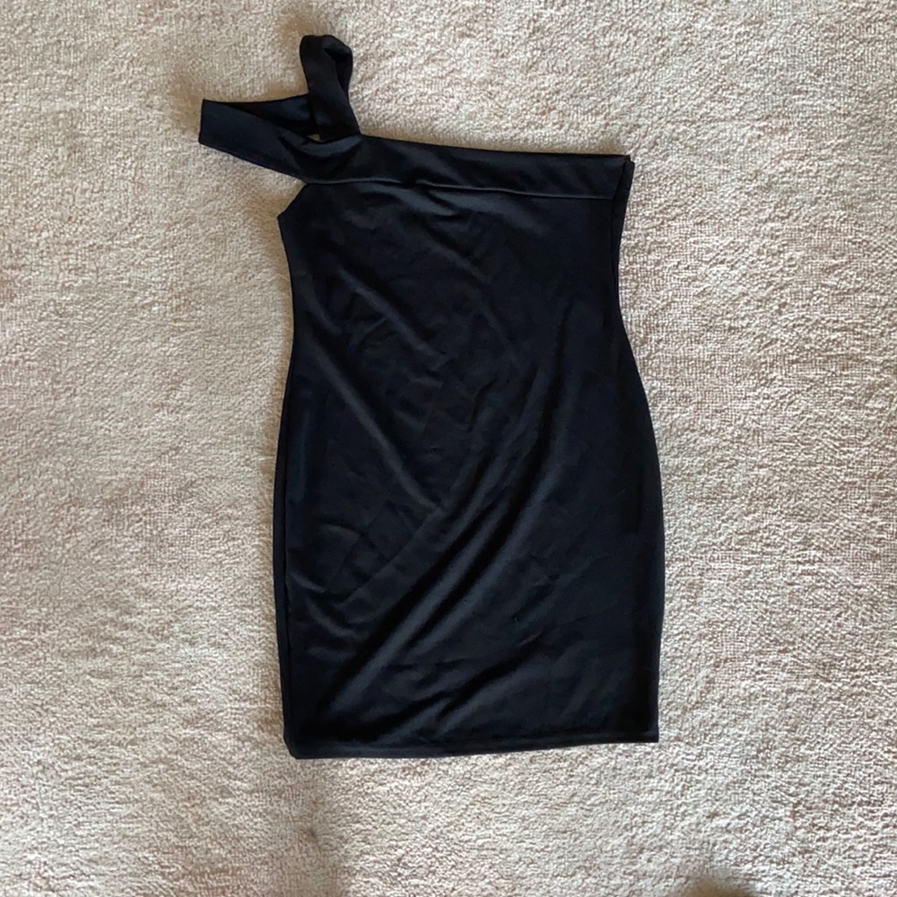 One shoulder bodycon little black dress